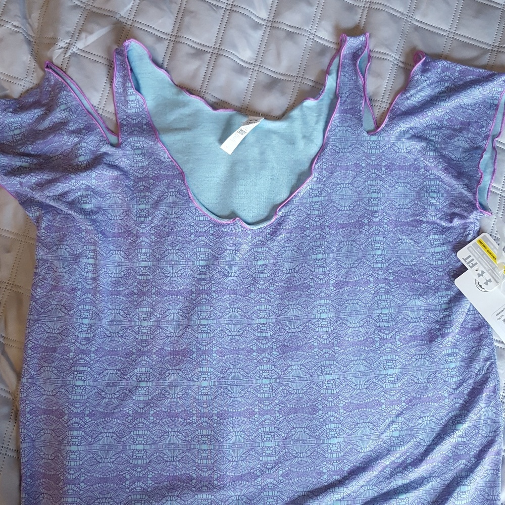 Under Armour sz s heat gear cold shoulder top - Picture 2 of 7